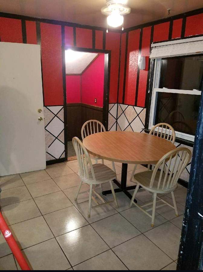 Dynelle's room