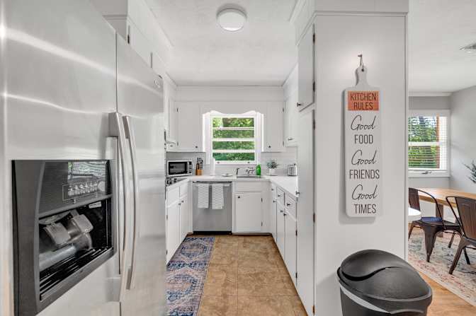 lifedoorrentals's room