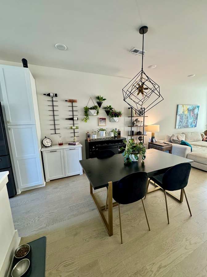 Alcove Rooms's room