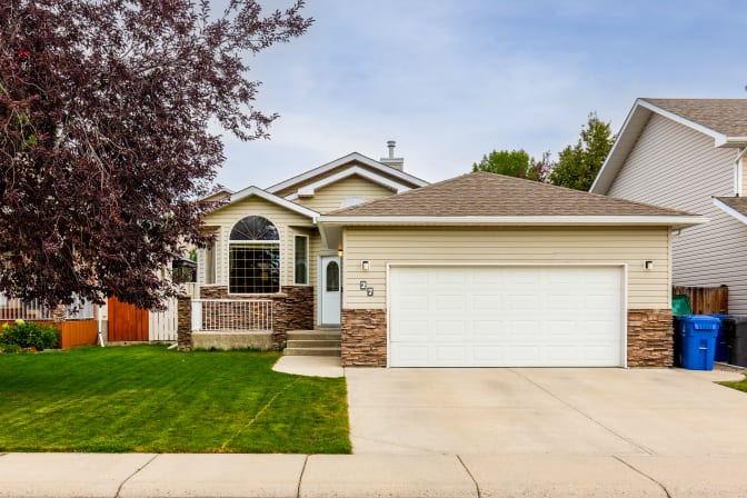 STUDENTS, INTERNS & YOUNG PROFESSIONALS's room