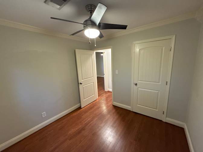 Alcove Rooms's room
