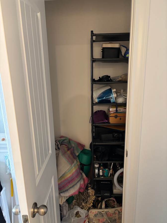 Luis's room