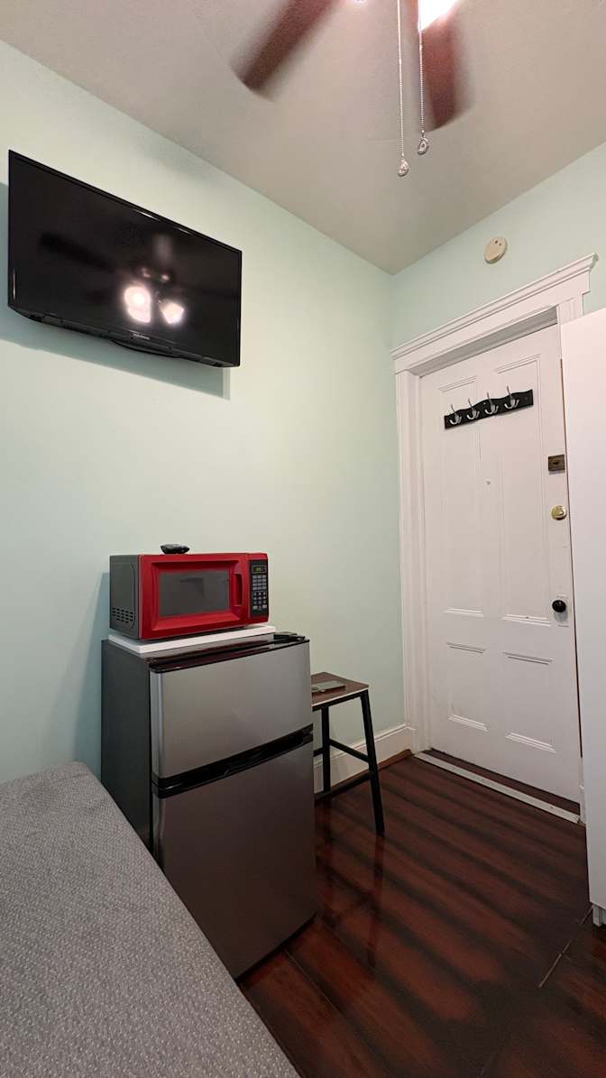 Luis's room