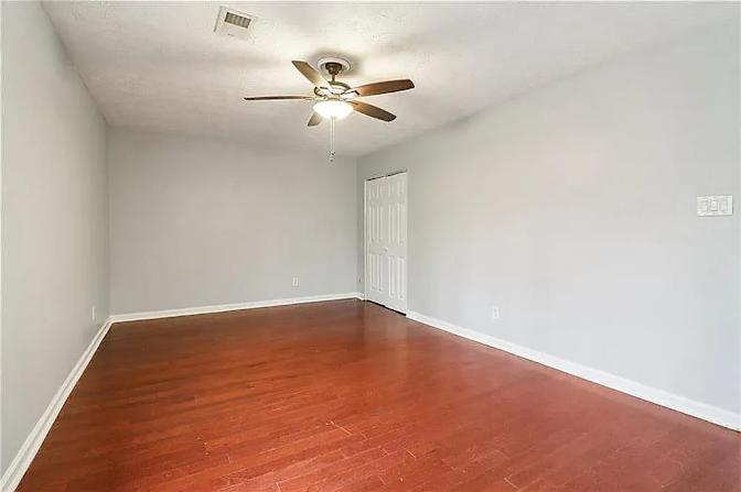 Alcove Rooms's room