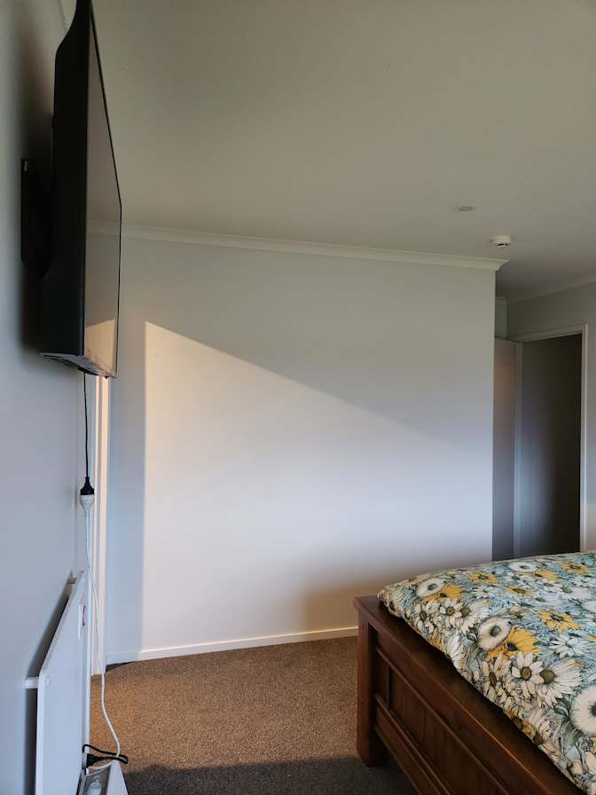 SARENA JOHNSON's room