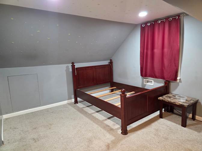 Laura mendoza's room