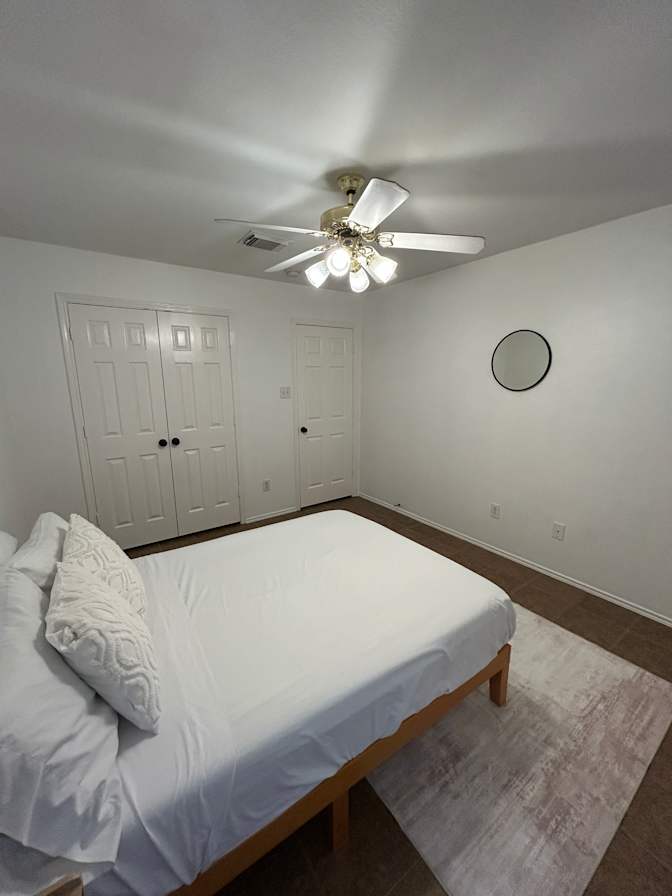 Carlos's room