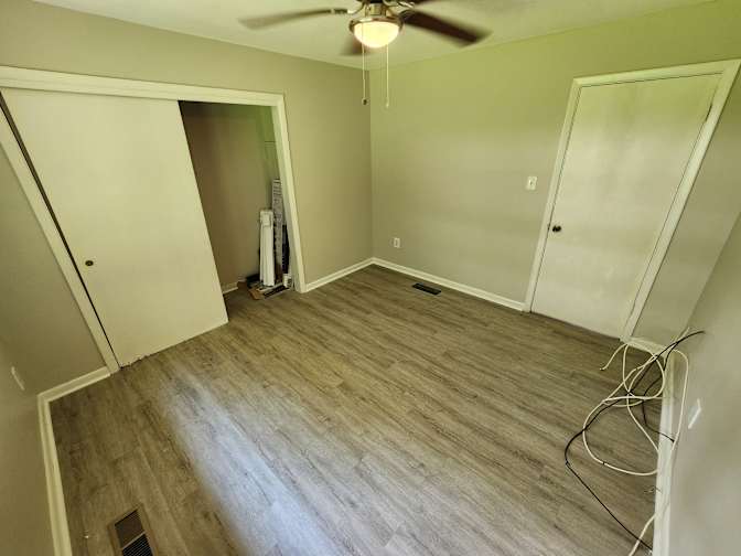 Alcove Rooms's room