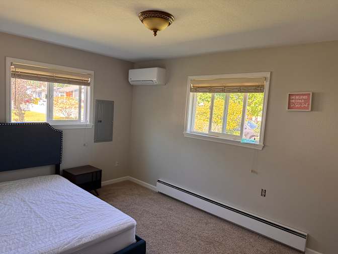 BOBBIE's room