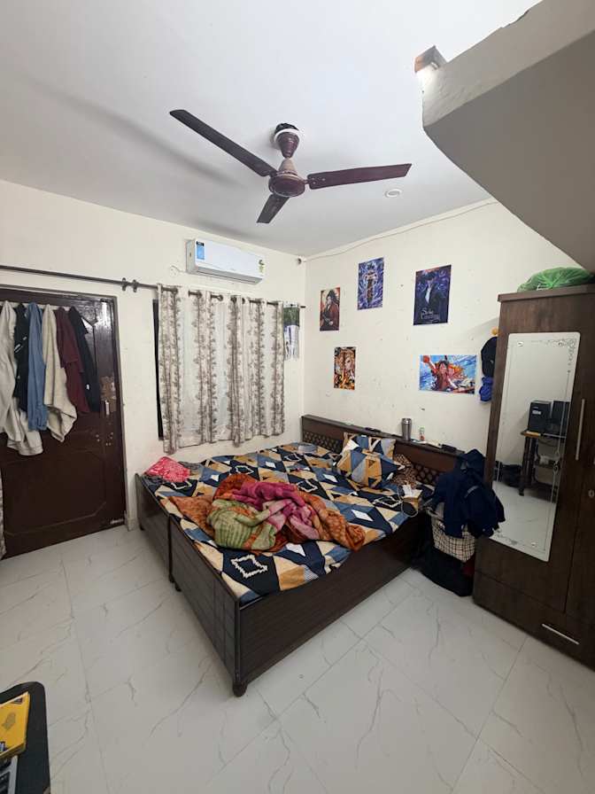 Agam Manan's room