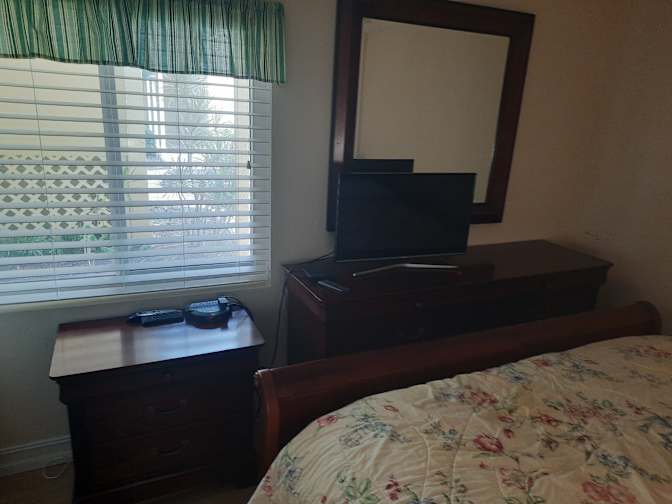 R obert's room