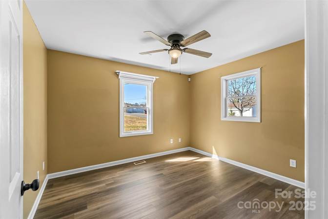 Alcove Rooms's room