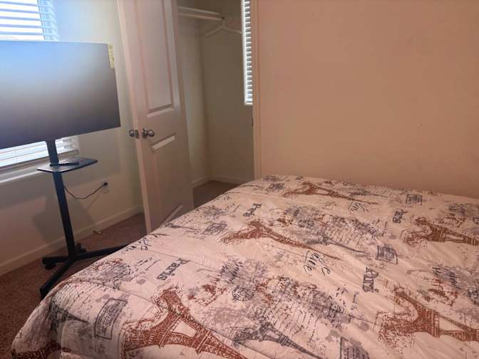Lara M's room