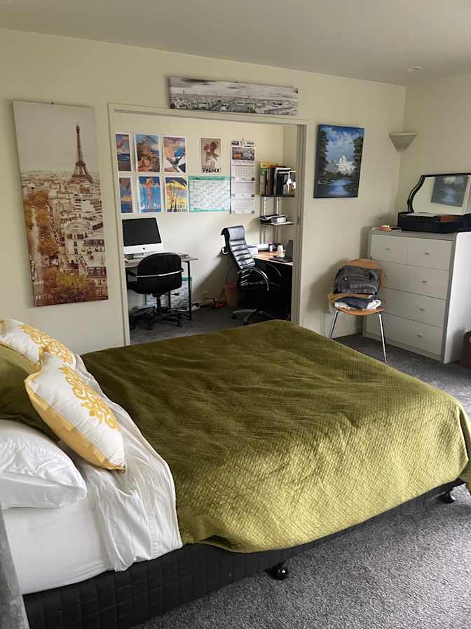 Ray SMITH's room
