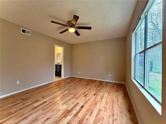 Alcove Rooms's room