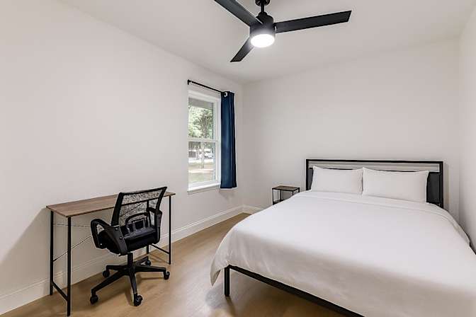 Magali A.'s room