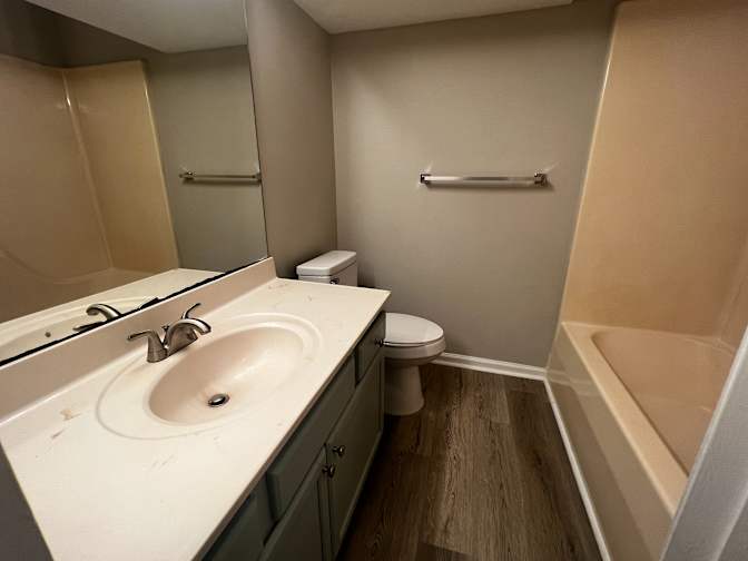 Alcove Rooms's room
