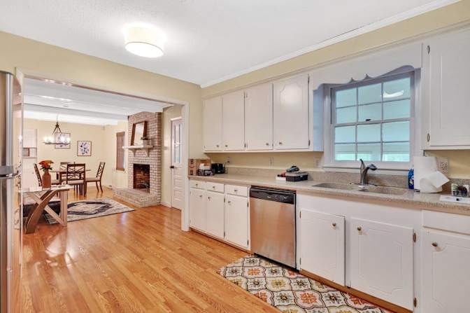 lifedoorrentals's room