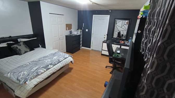 Luis's room