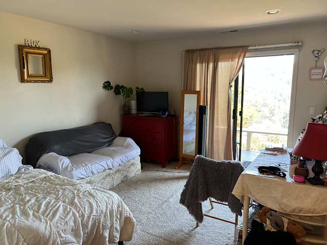 Mahdokht's room