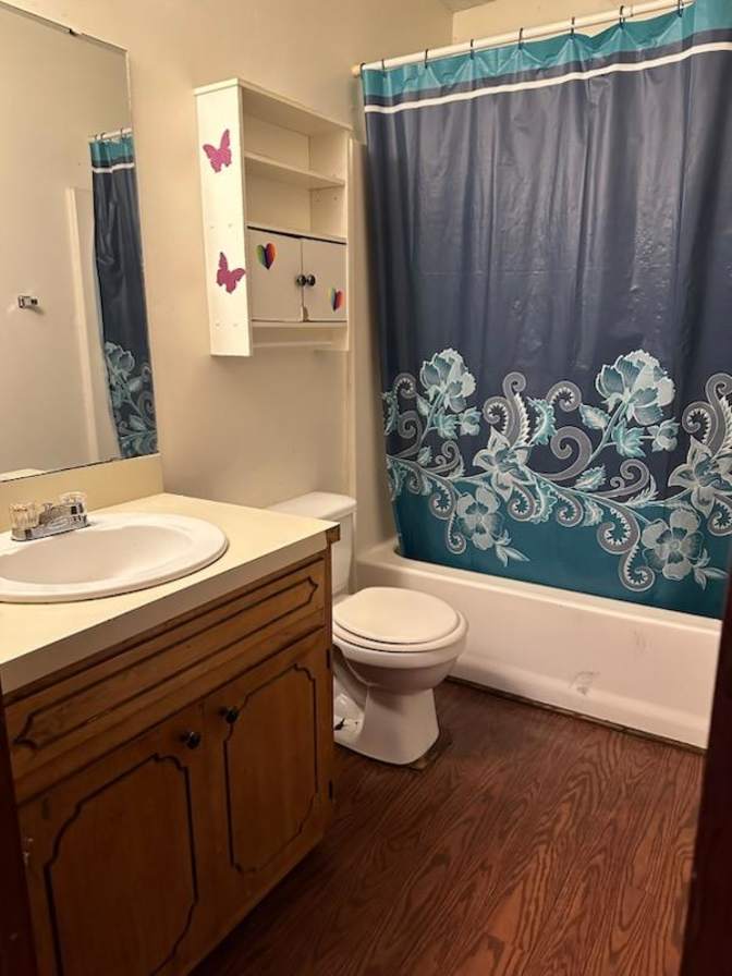 Dynelle's room