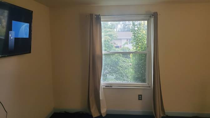 Enrique's room