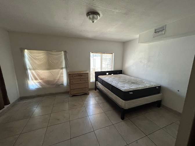 Giovanny's room