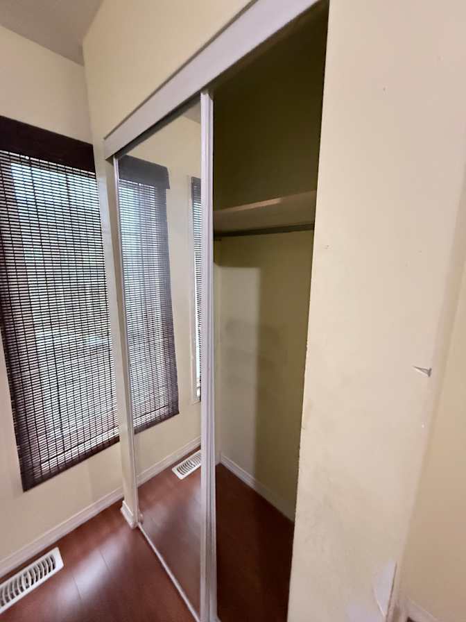 Henry Nguyen's room