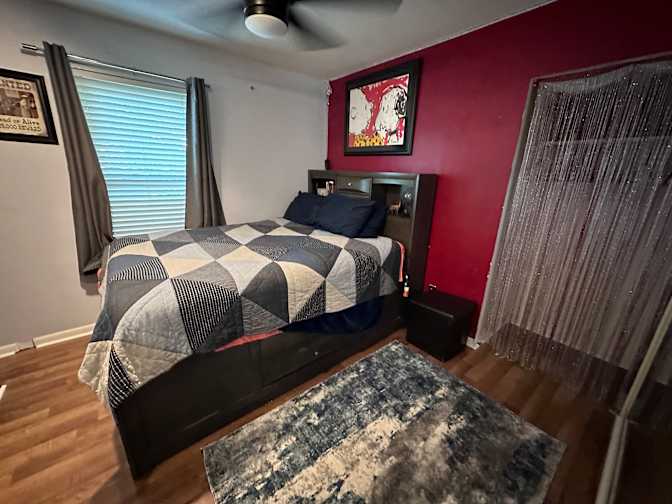 Leslie's room