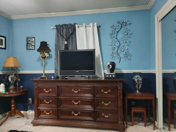 Eva's room