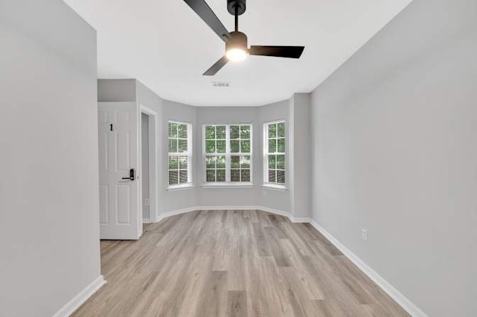 lifedoorrentals's room