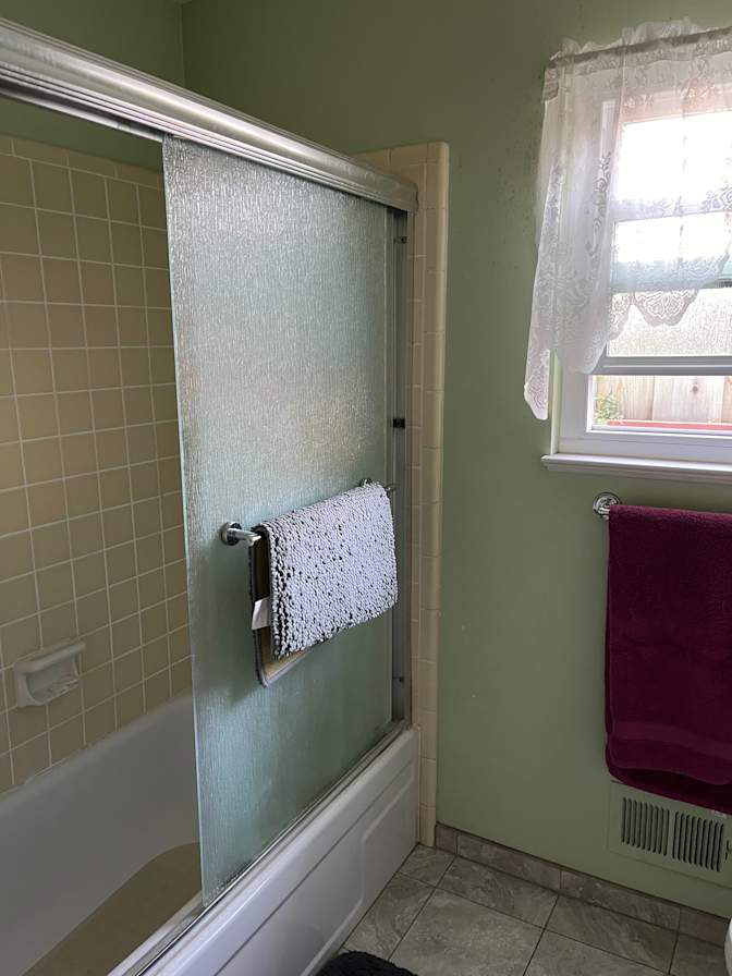 Leslie's room