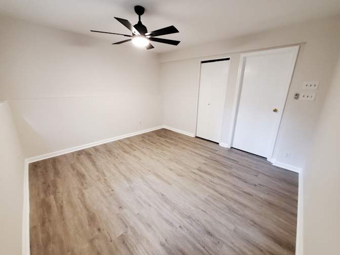 Alcove Rooms's room
