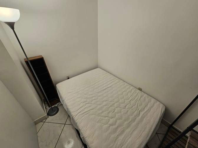 Avi's room