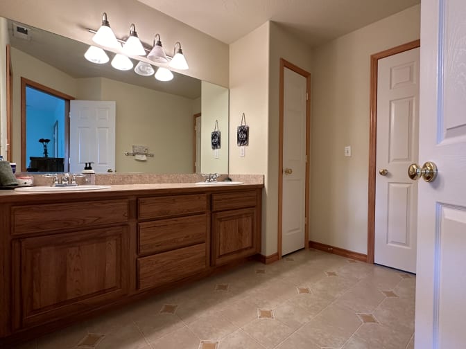 Thomas's room