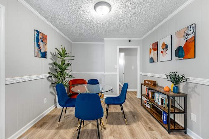 lifedoorrentals's room