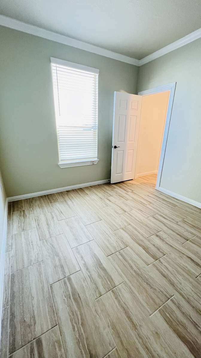 Alamiv's room