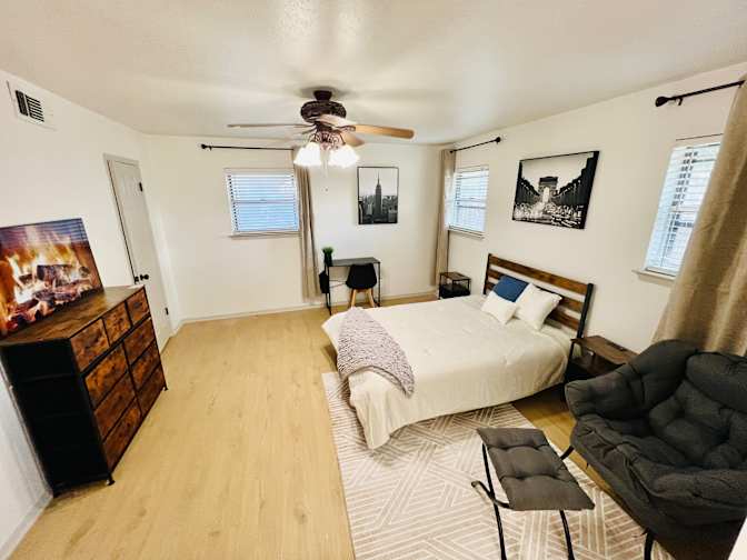 Andres's room