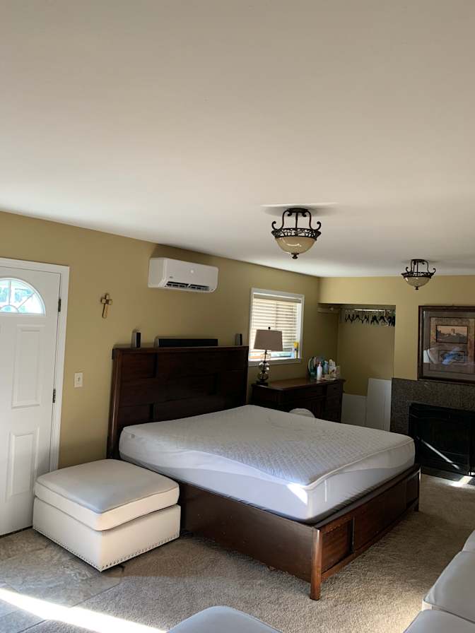 BOBBIE's room