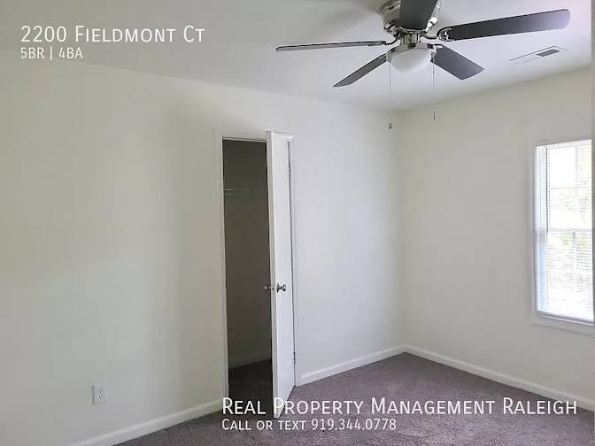 Alcove Rooms's room