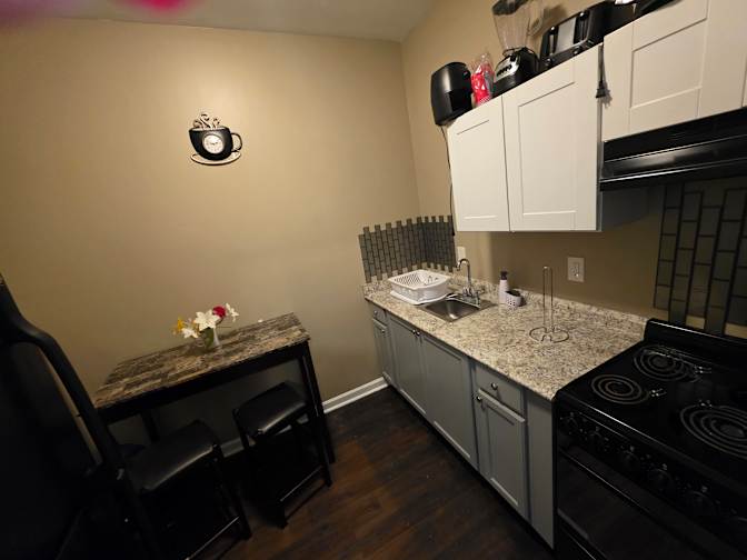 CL&C Property Management and Consulting's room