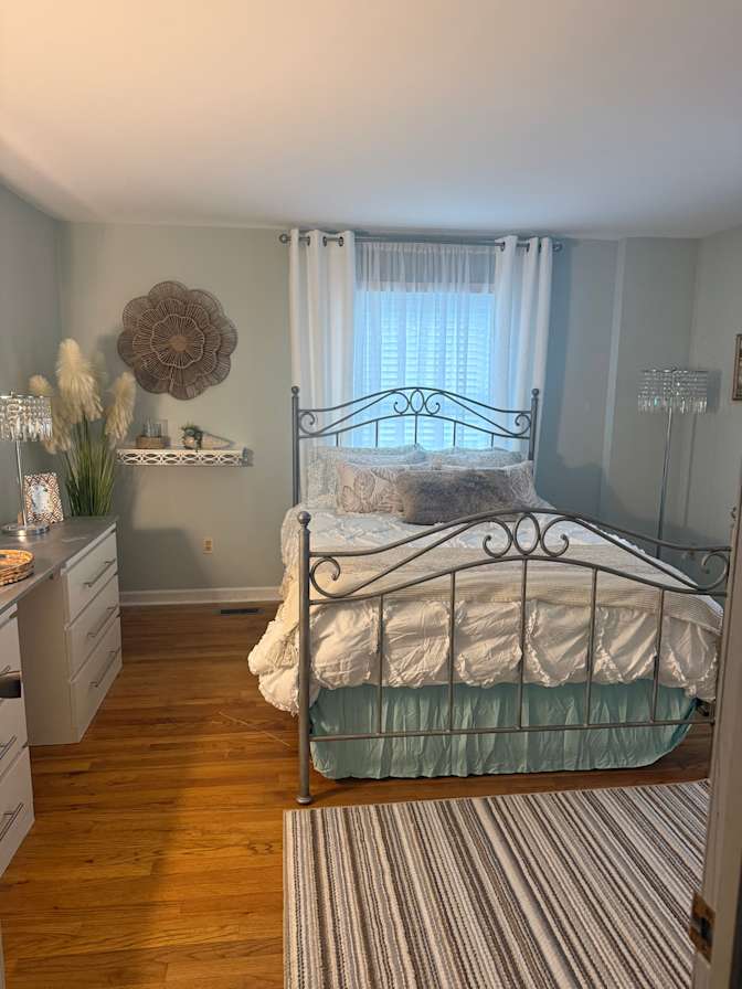Linda's room