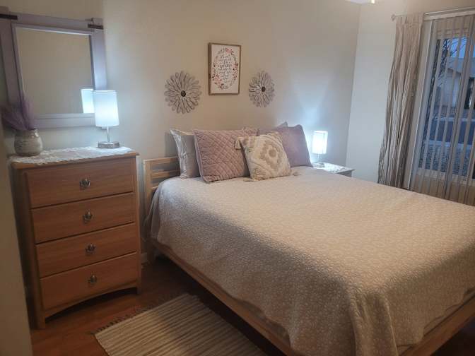 Ruthanne Hopkins's room