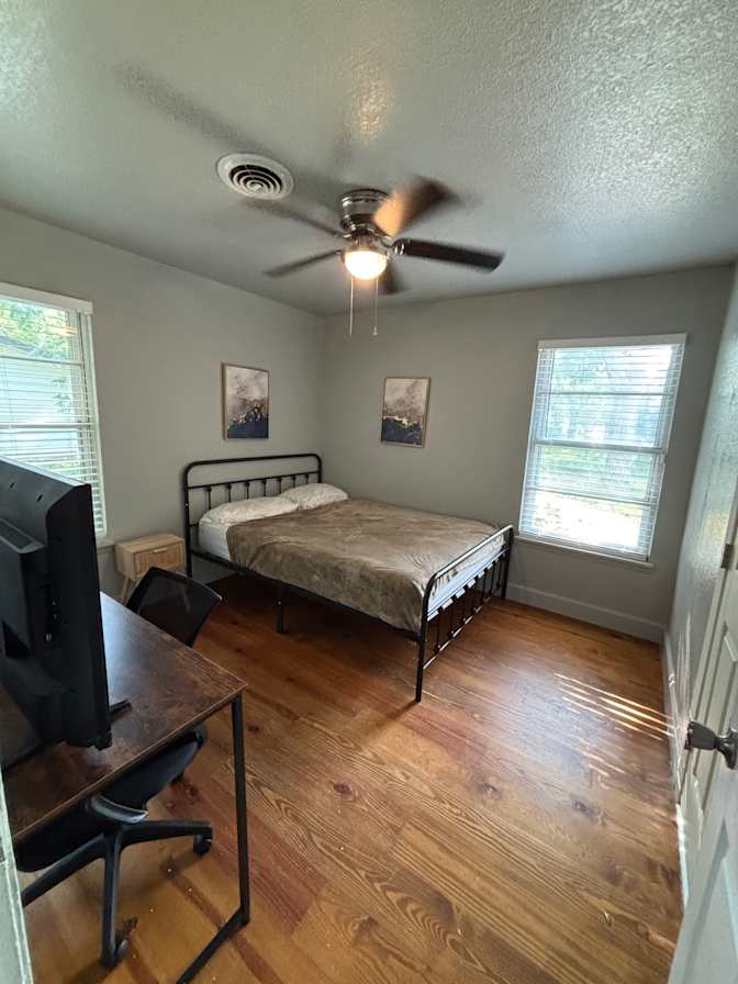 Gal's room
