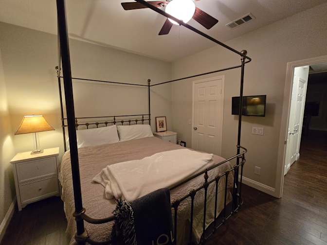 MonicaLee's room