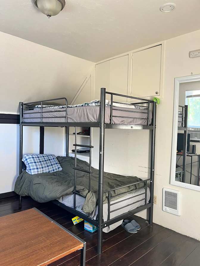 Julia Va's room