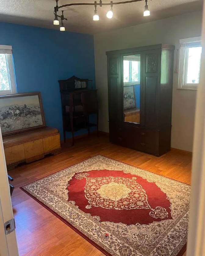 Omer Nezam's room