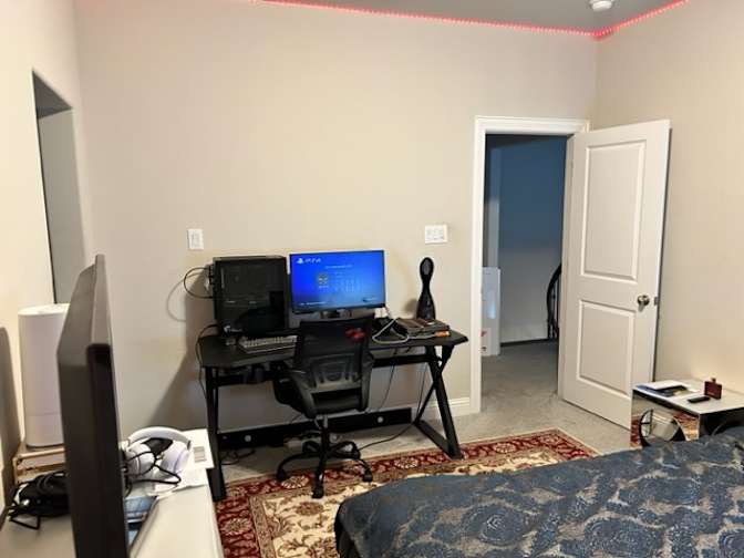 Noshad's room