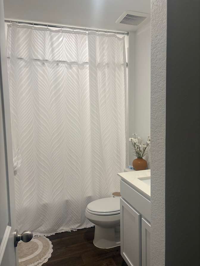 Stephany acuna's room