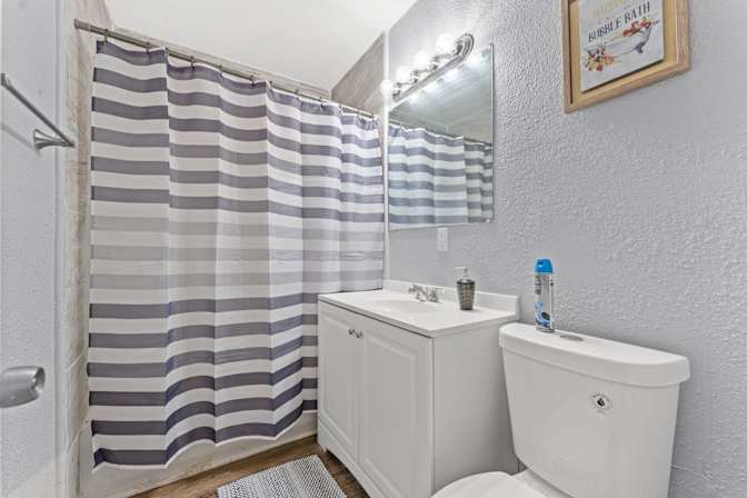 StarCity Homes's room